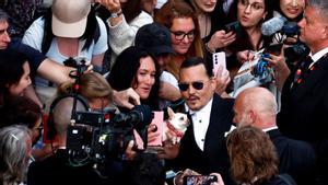Cannes arrenca més a prop de la polèmica que del cine de la mà de Johnny Depp