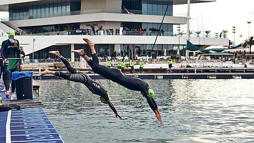 Triatlón en la Marina de Valencia.