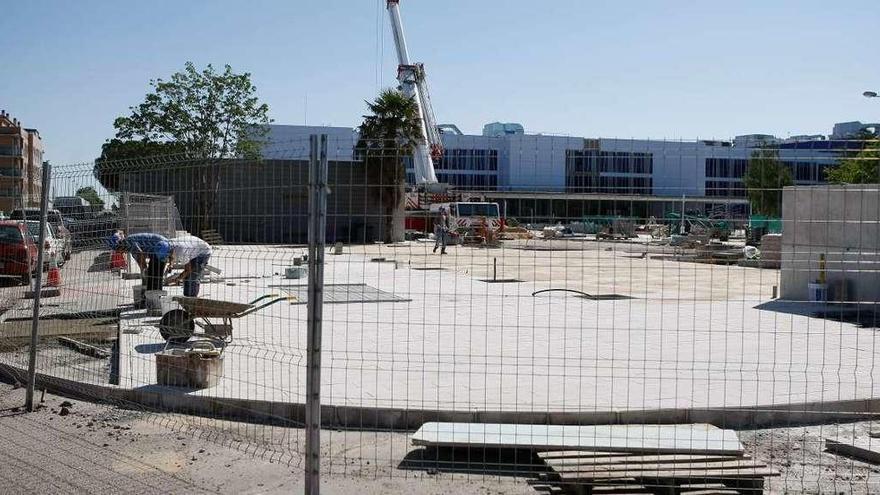 Urbanización del espacio libre dejado por el edificio que se derribó recientemente.