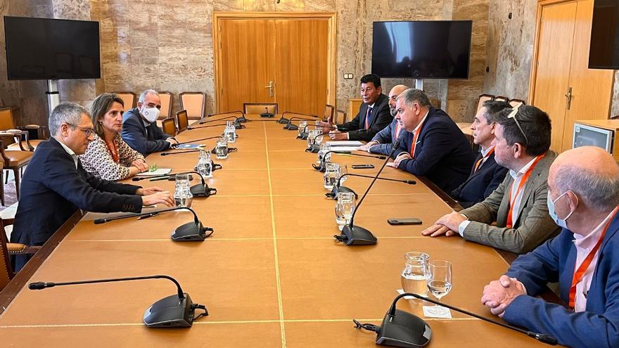 Ribera se compromete ahora a revisar los planes del Tajo y Segura antes de llevarlos al Consejo de Ministros