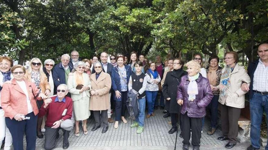 Los participantes en la ruta, ayer, en Méndez Núñez.