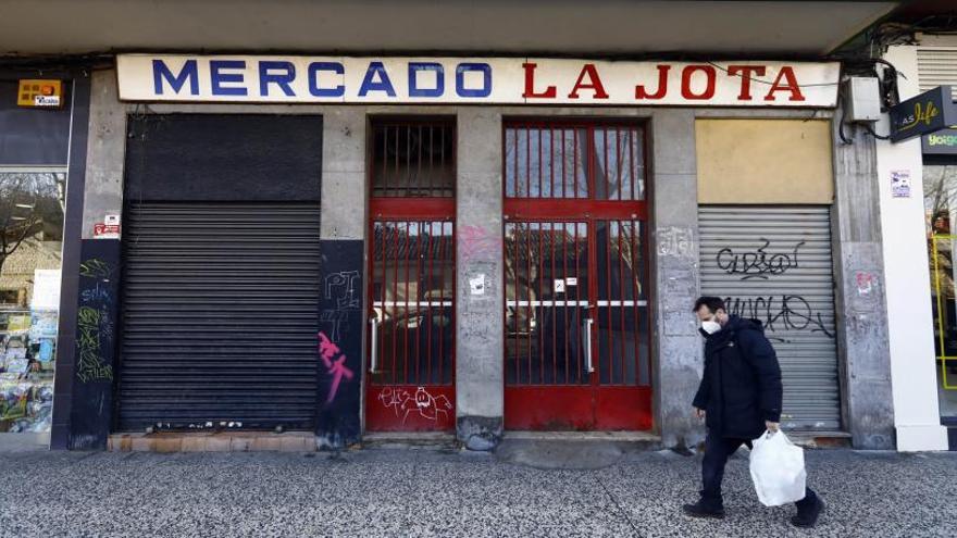 El Mercado la Jota, uno de los últimos en cerrar en Zaragoza.  | JAIME GALINDO