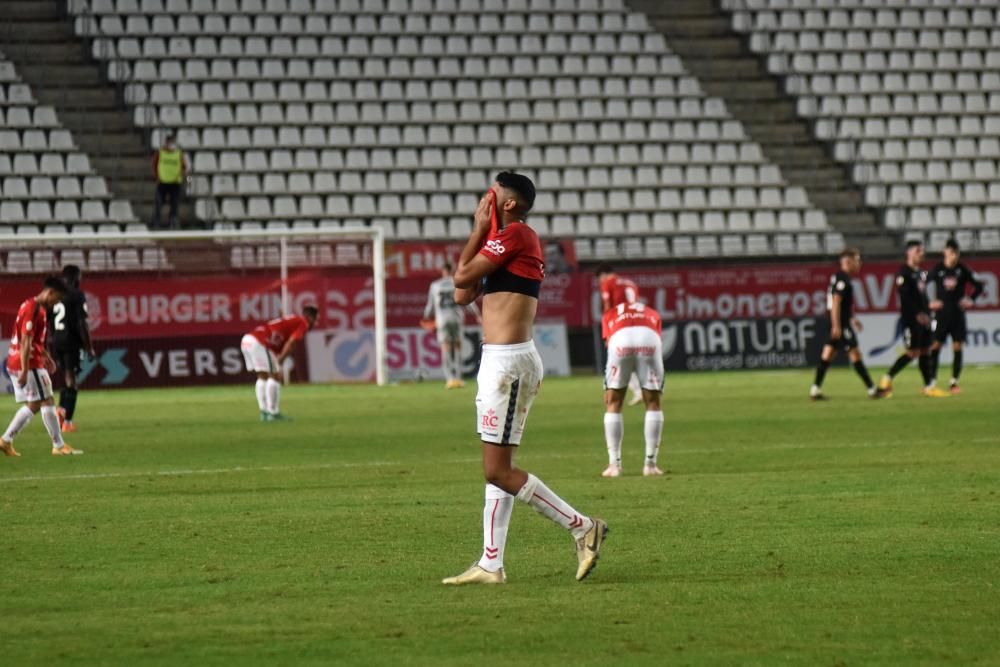 El Real Murcia se confía y pierde ante el Granada B (1-2)