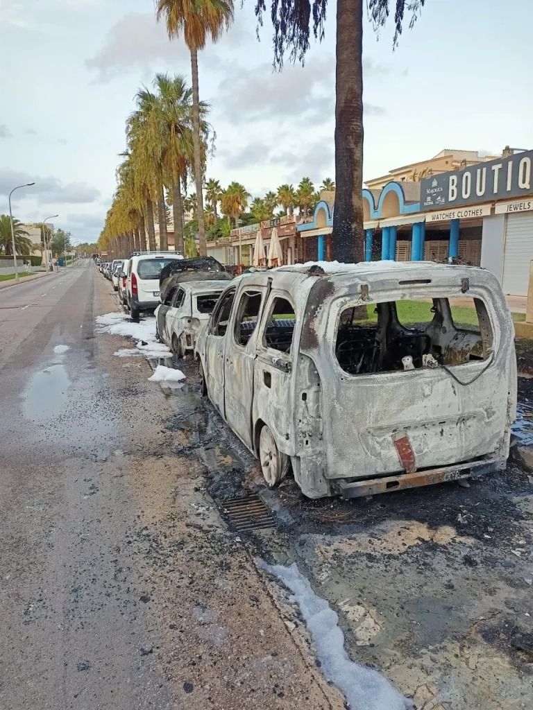 Detienen a un pirómano por tres incendios en coches y contenedores en sa Coma