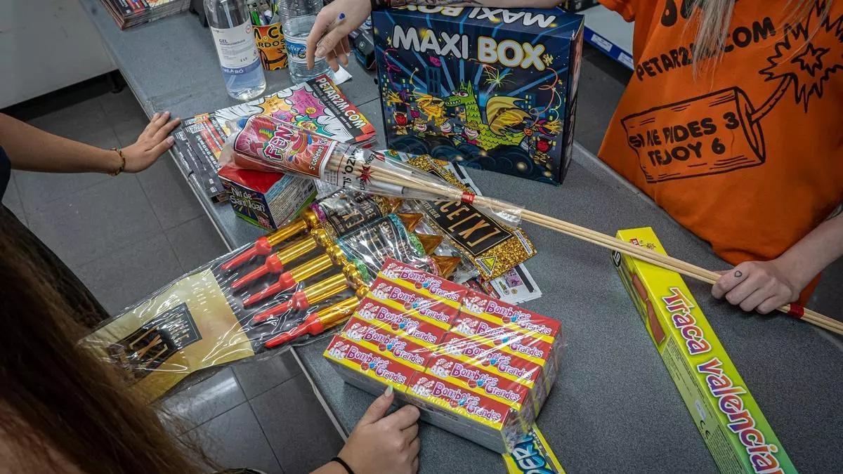 Venta de petardos en una imagen de archivo
