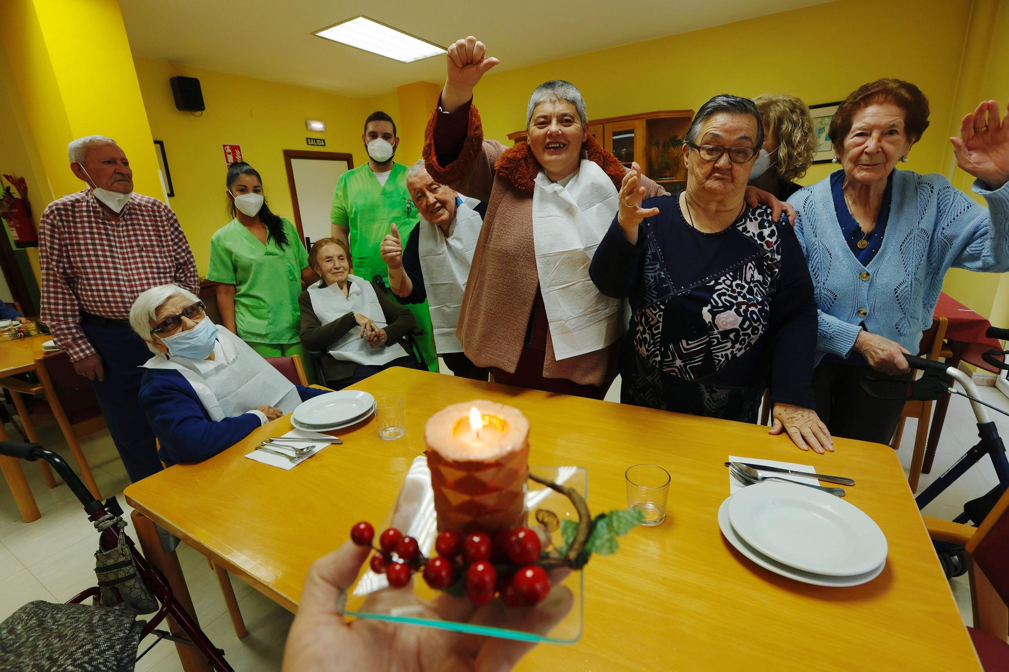 Un año del comienzo de la vacunación en Asturias, con cientos de muertos menos