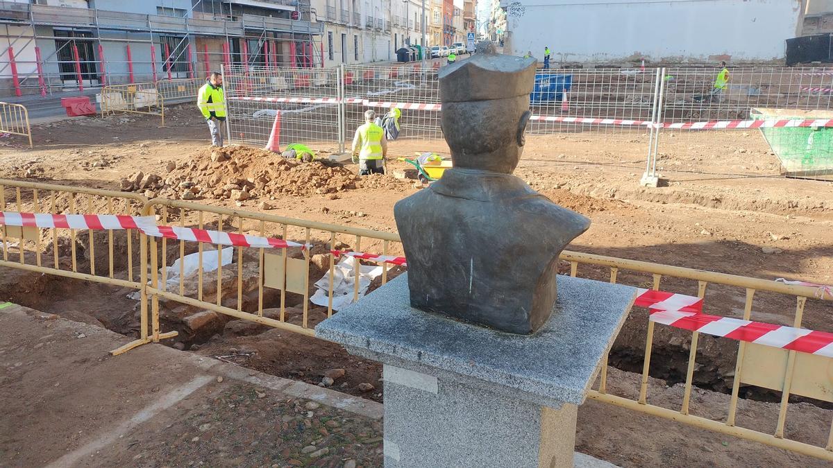 Trabajos de remodelación de la plaza de la Basílica de Santa Eulalia.