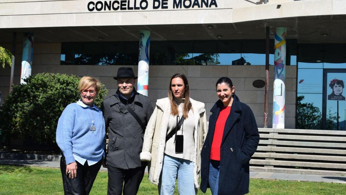 Coral Ríos, Borja Brun, María Ferradás y Leticia Santos, por la mañana en Moaña.   | // FDV