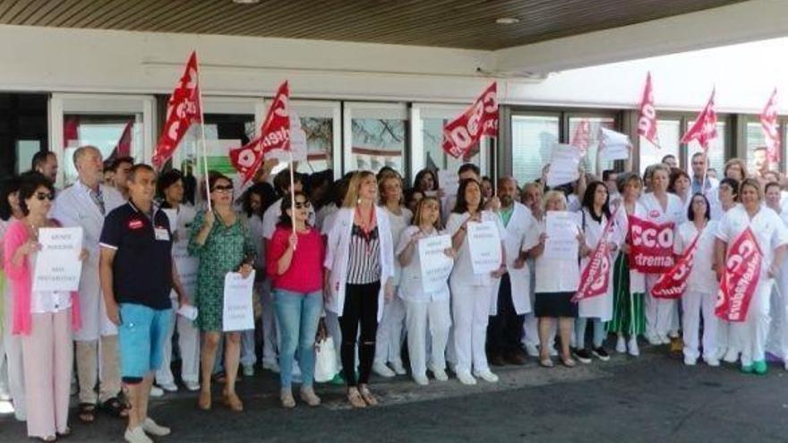 Trabajadores del hospital se manifiestan para solicitar que aumente la plantilla