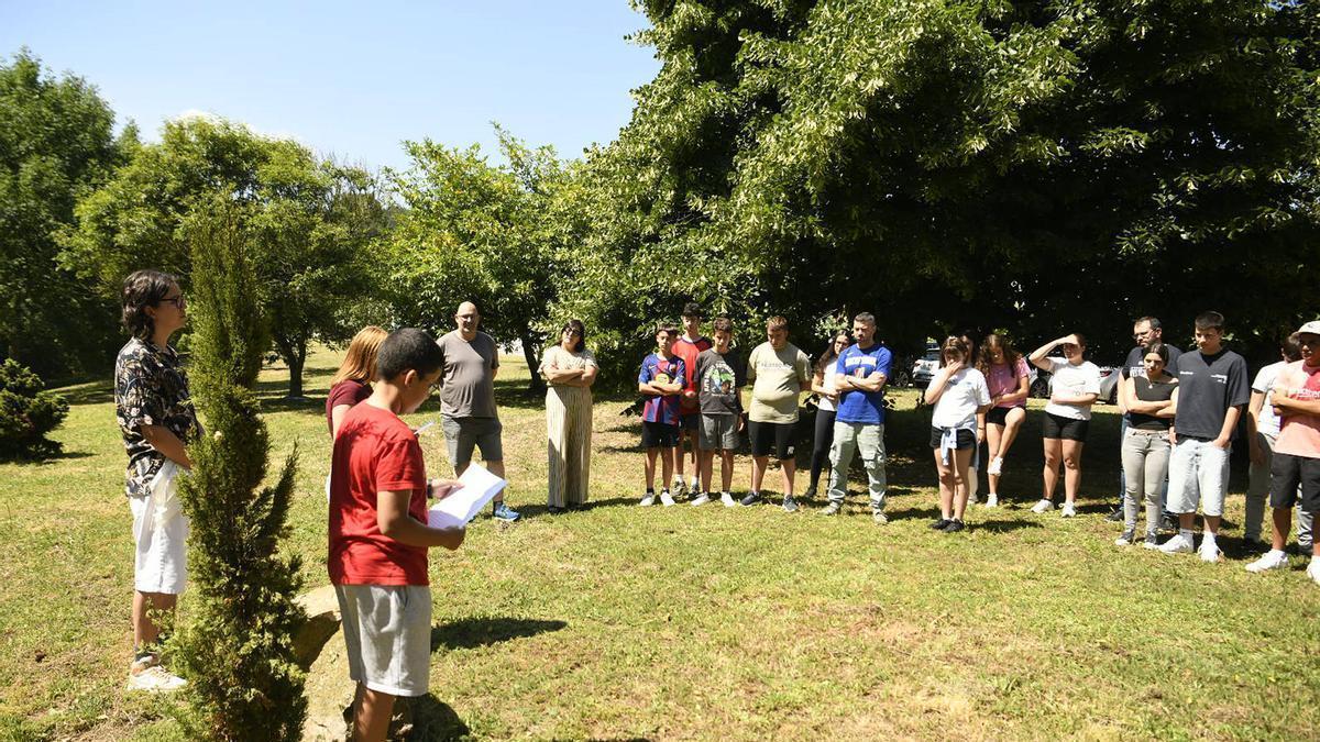 Acto en el IES Pintor Colmeiro de Silleda en homenaje a los niños muertos en Gaza.
