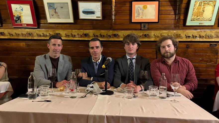 Velada reciente en La Taberna de Las Tertulias del Gijón, con el torero Uceda Leal, Rafa Camino o Iñaki Reyes. | Cedida.