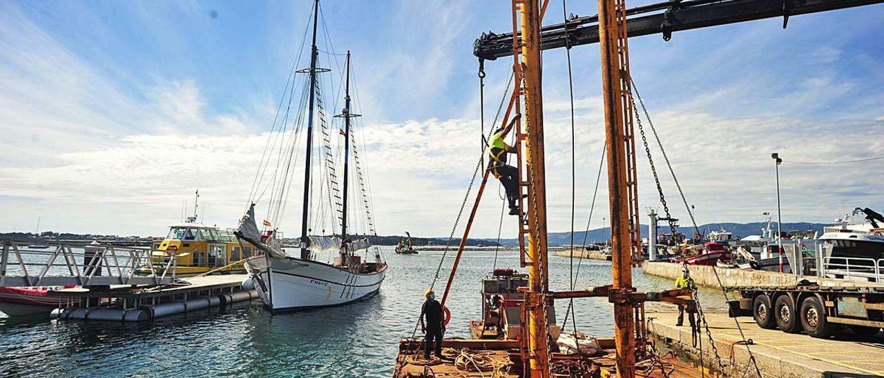 La Cofradía de Vilanova está muy molesta con las obras de ampliación del pantalán de pasaje.