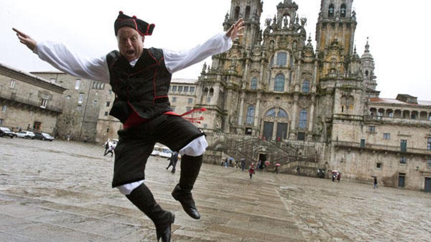 Leo Bassi, en su salsa (y en la plaza del Obradoiro).