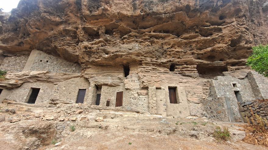 El Cabildo justifica el cierre de Risco Caído por el desprendimiento de rocas