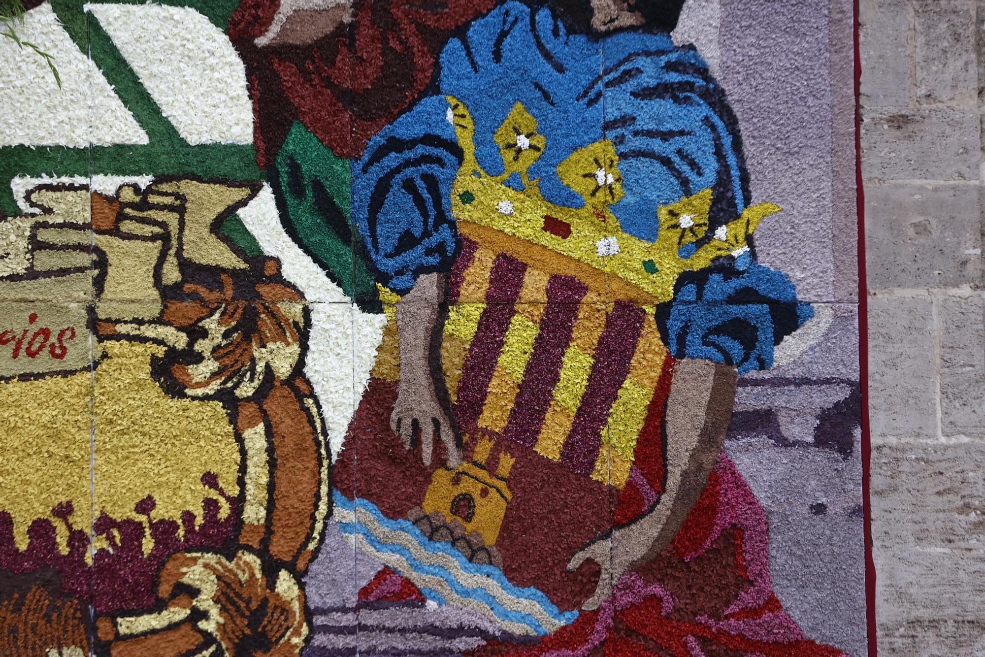 El tapiz de la Virgen de los Desamparados, al detalle