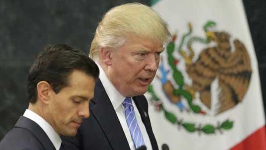 Trump y Peña Nieto, antes de su su rueda de prensa.