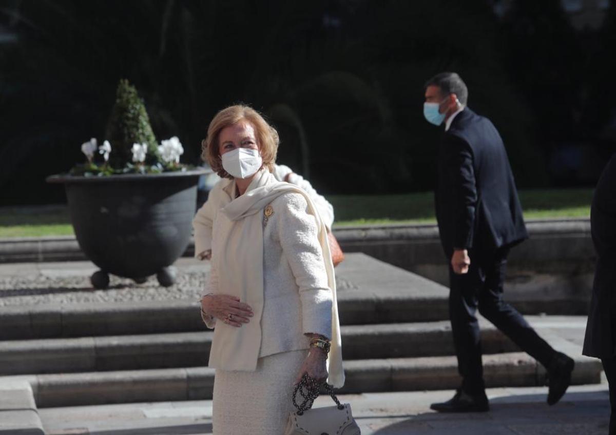 La Reina, Doña Sofía, a su llegada a Oviedo La Reina, Doña Sofía, a su llegada a Oviedo