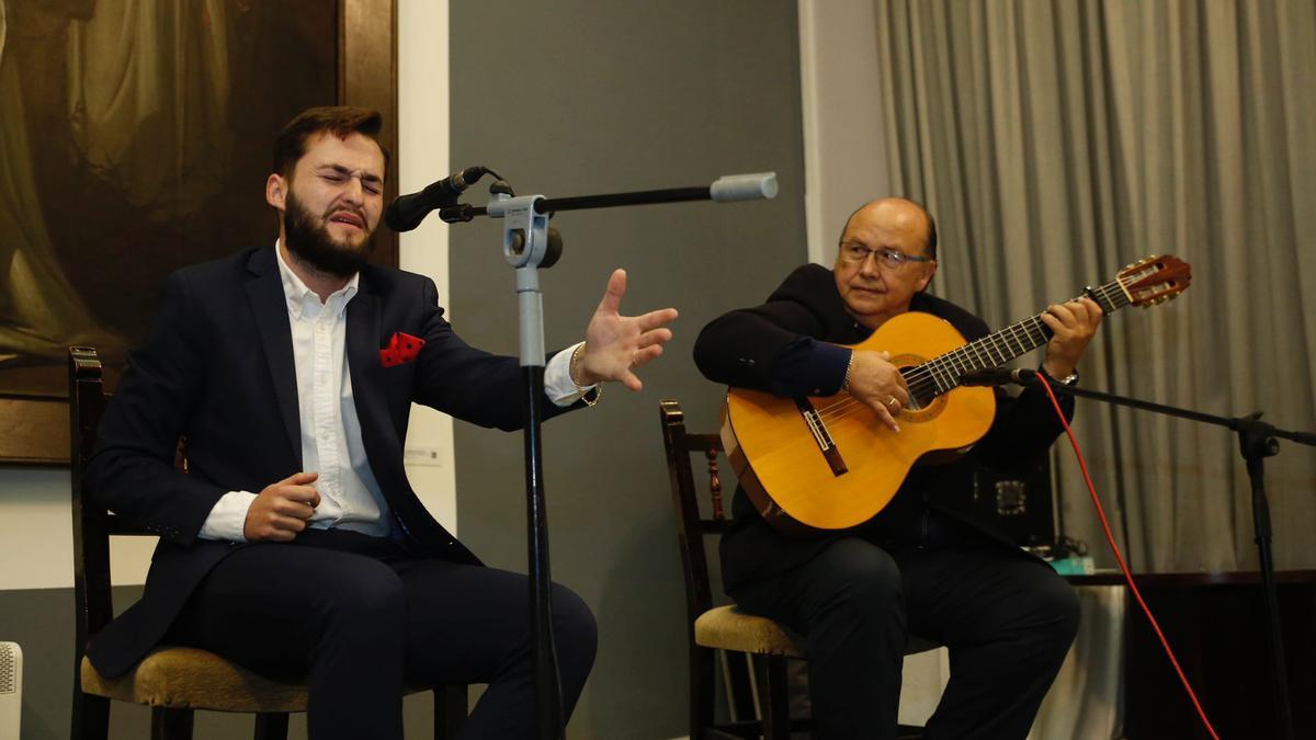 El cantaor José Muñoz &#039;Toto hijo&#039; durante su actuación.