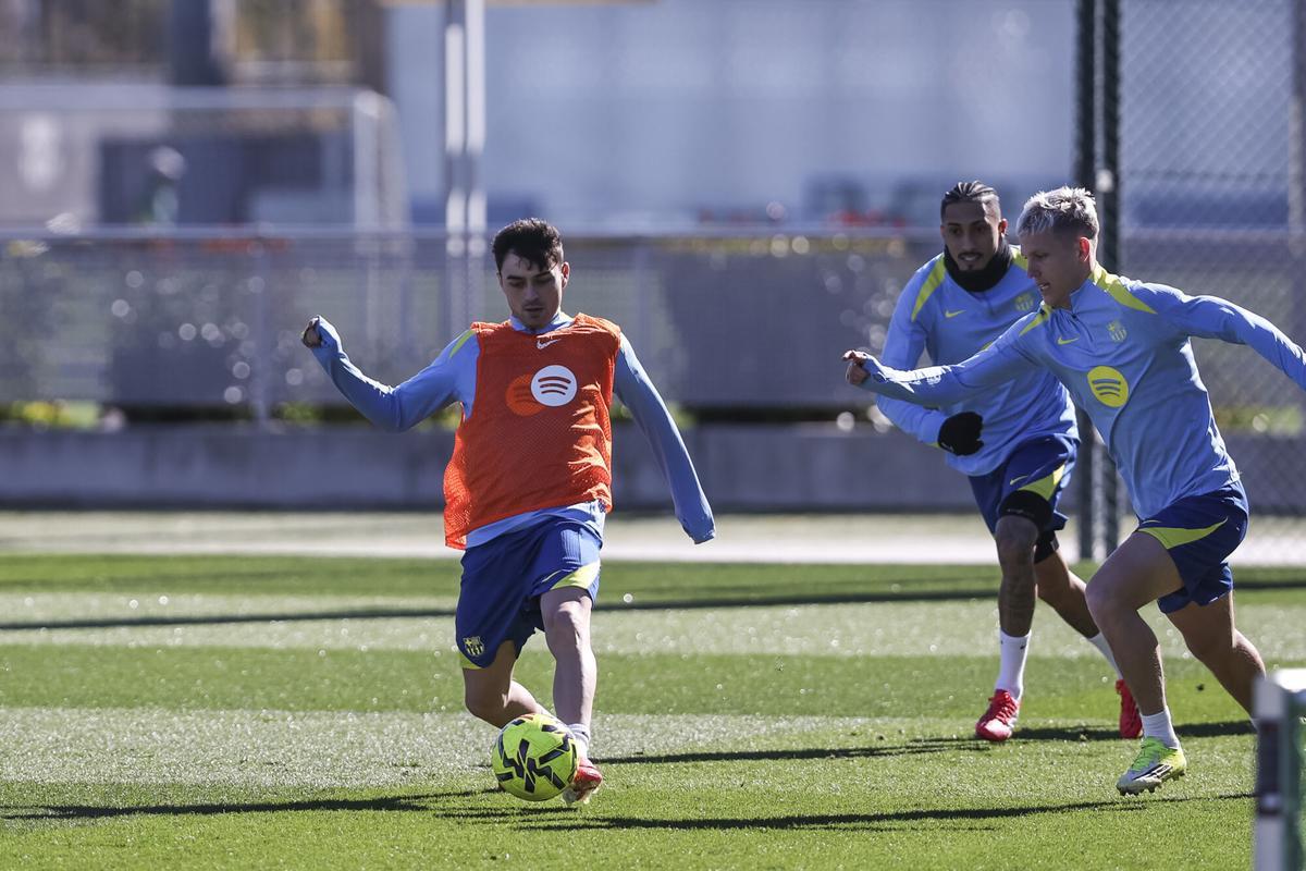 Pedri, durante el último entrenamiento del Barça previo al partido frente al Levante en el Camp Nou.