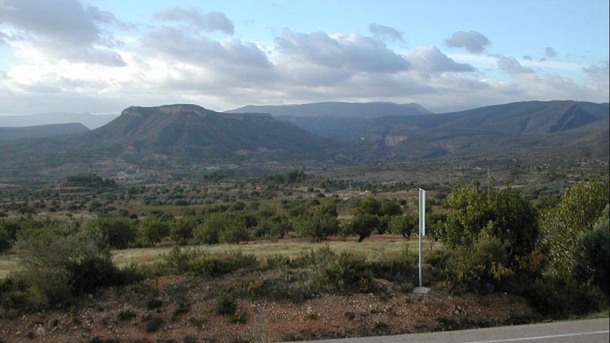 Los bomberos extinguen un incendio en Losa del Obispo