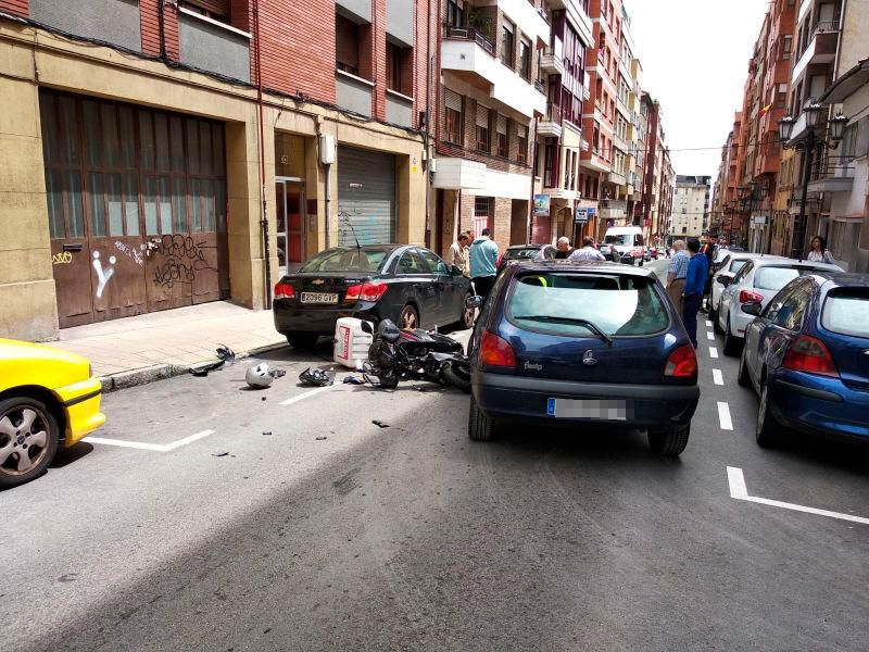 Un repartidor resulta herido en un accidente en Ciudad Naranco.