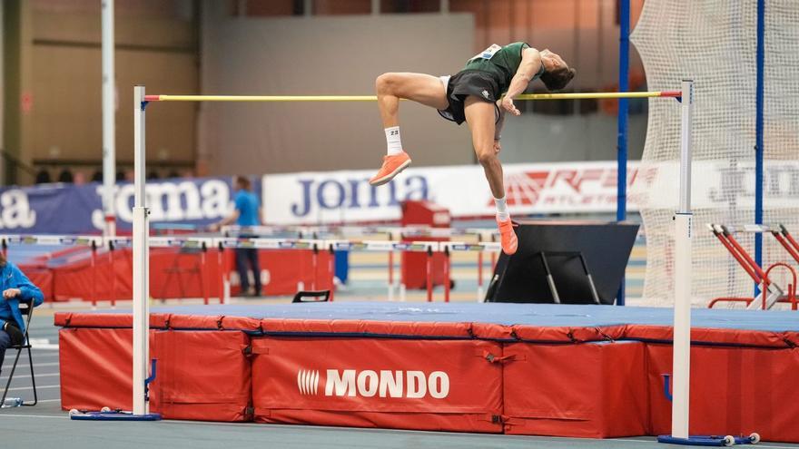 Alexis Sastre, medalla de bronce en el Campeonato de España de salto de altura indoor