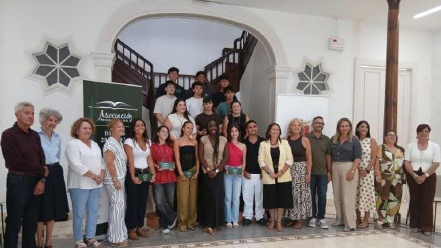 La Asociación Mercedes Medina Díaz entrega 16 becas universitarias para el curso 2026-2027