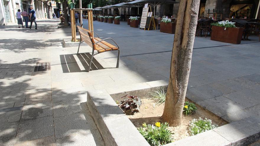 L’ajuntament de Girona i els comerços de la Rambla uneixen forces per mantenir els escocells