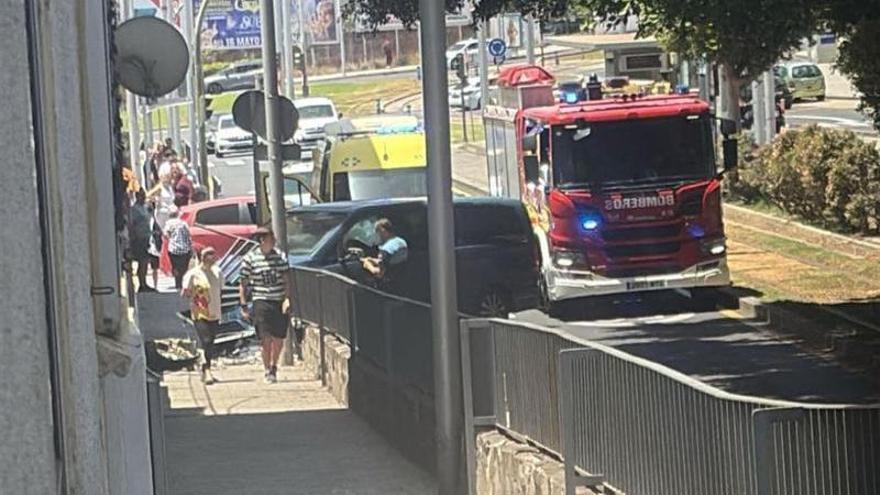 Female Driver Hospitalized After Car Crashes Into Fence in Santa Cruz de Tenerife