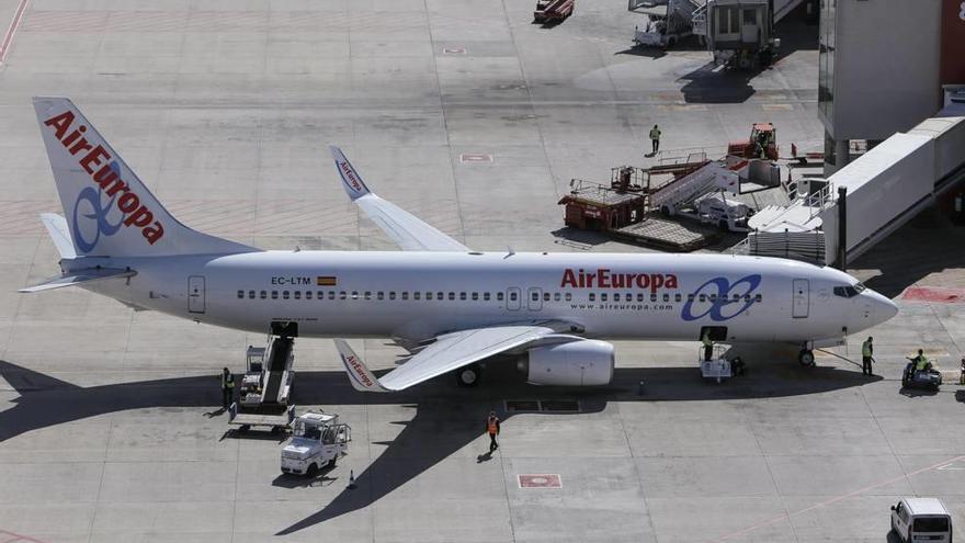 Un avión de la compañía Air Europa en Son Sant Joan.