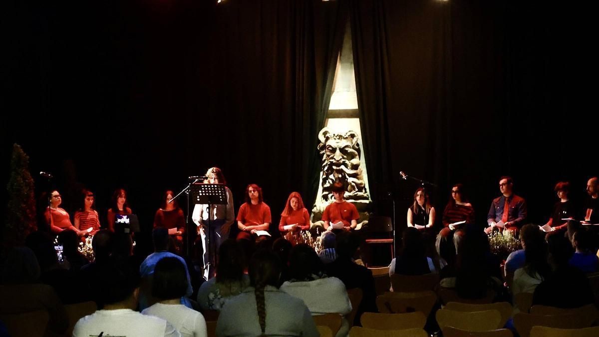 VÍDEOS: Los alumnos del IES Nº 1 abren el Poex 2026 con una lectura de poemas en femenino