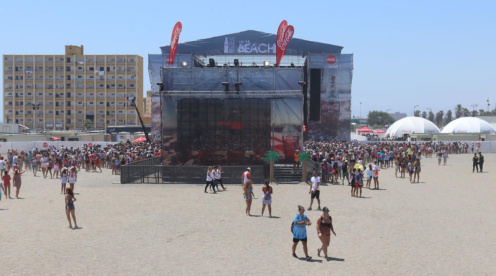 La playa de Sacaba es el escenario de más de doce horas de música en directo con la presencia de Efecto Pasillo, Gemeliers, Piso 21, la malagueña Ana Mena, Atacados, Critika y Saik, Carlos Marco...