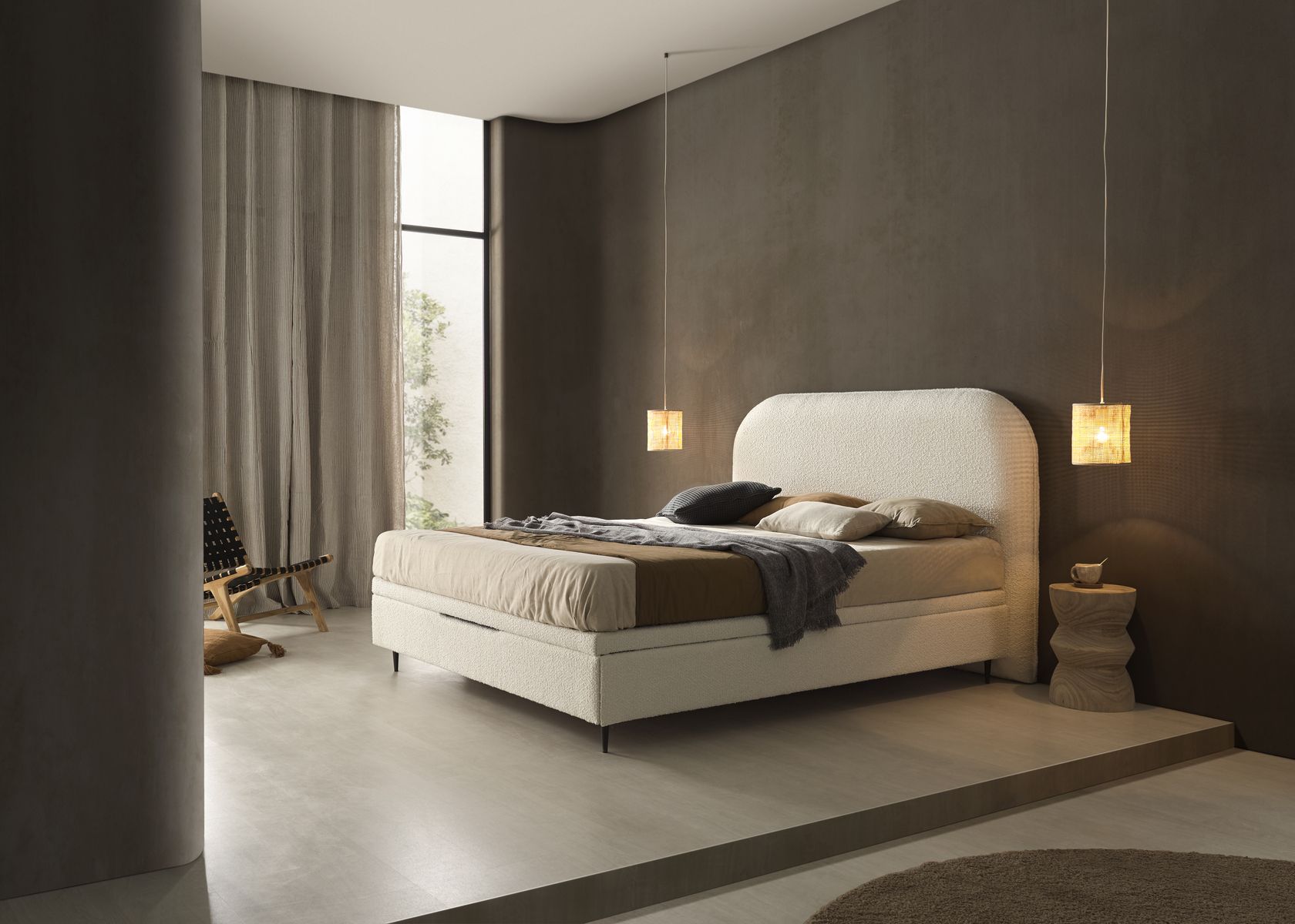 La cama Den, de líneas suaves y tapizado envolvente.