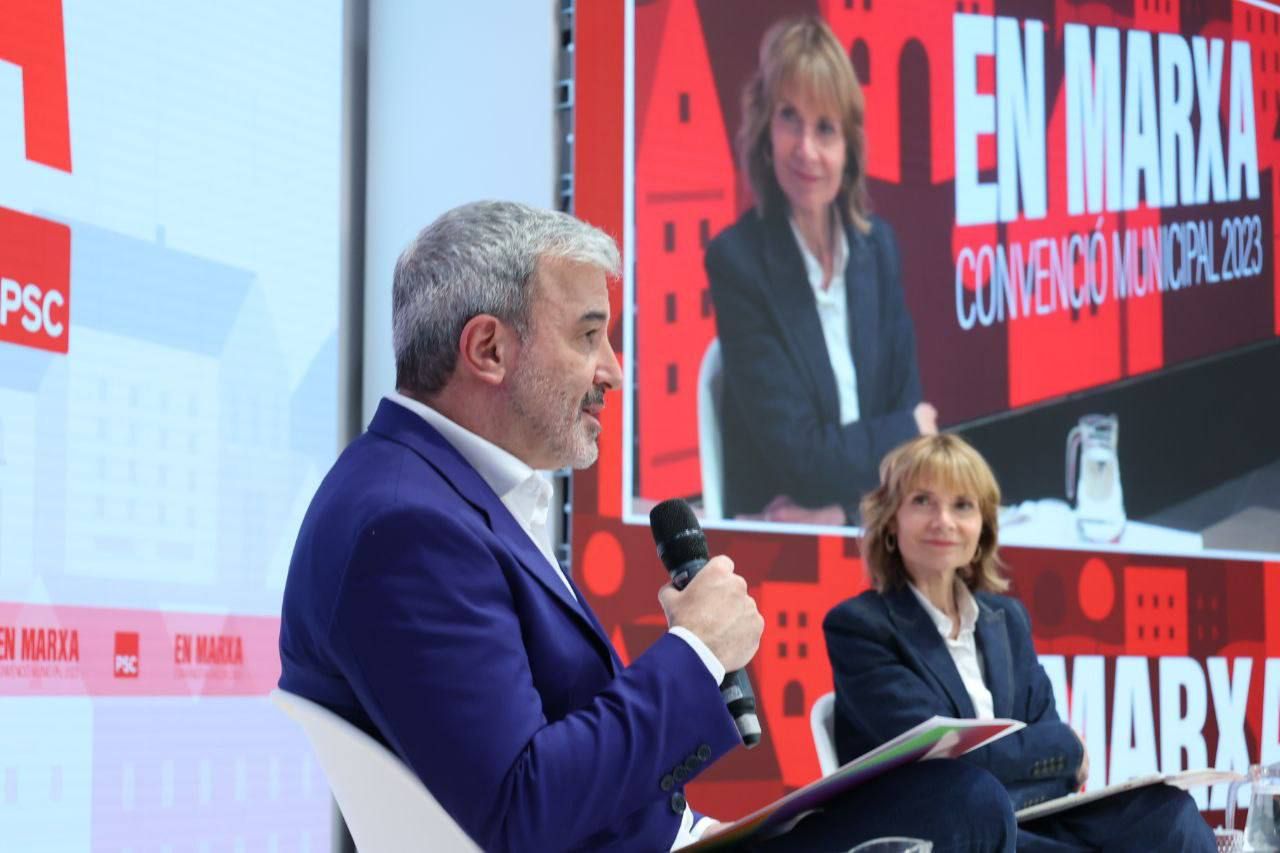 El alcaldable del PSC en Barcelona, Jaume Collboni, con la alcaldesa de Sant Boi, Lluïsa Moret