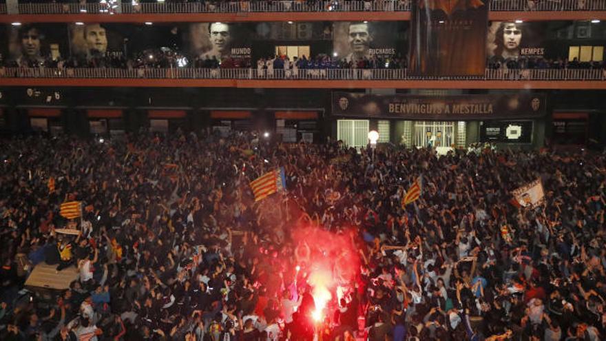 Ojo, está prohibido tirar tracas en Sevilla durante la final