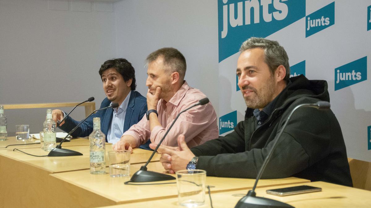 Sarri, Fius i Bacardit, de Junts, han mantingut una conversa informal