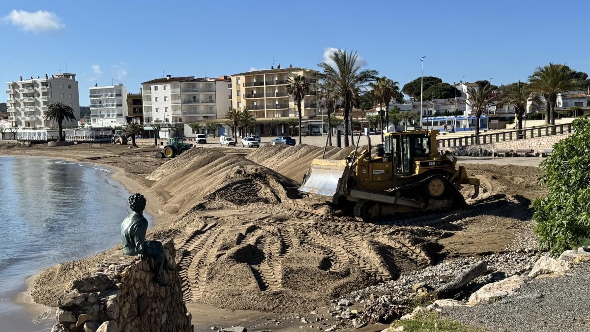 Treballs a la platja de Riells.