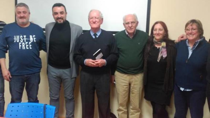 Premio de poesía en Navarra para el profesor y escritor Álvaro Giménez