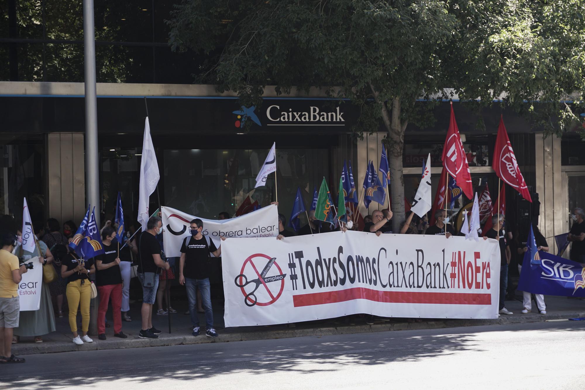 Los trabajadores de Caixabank de Mallorca secundan la huelga