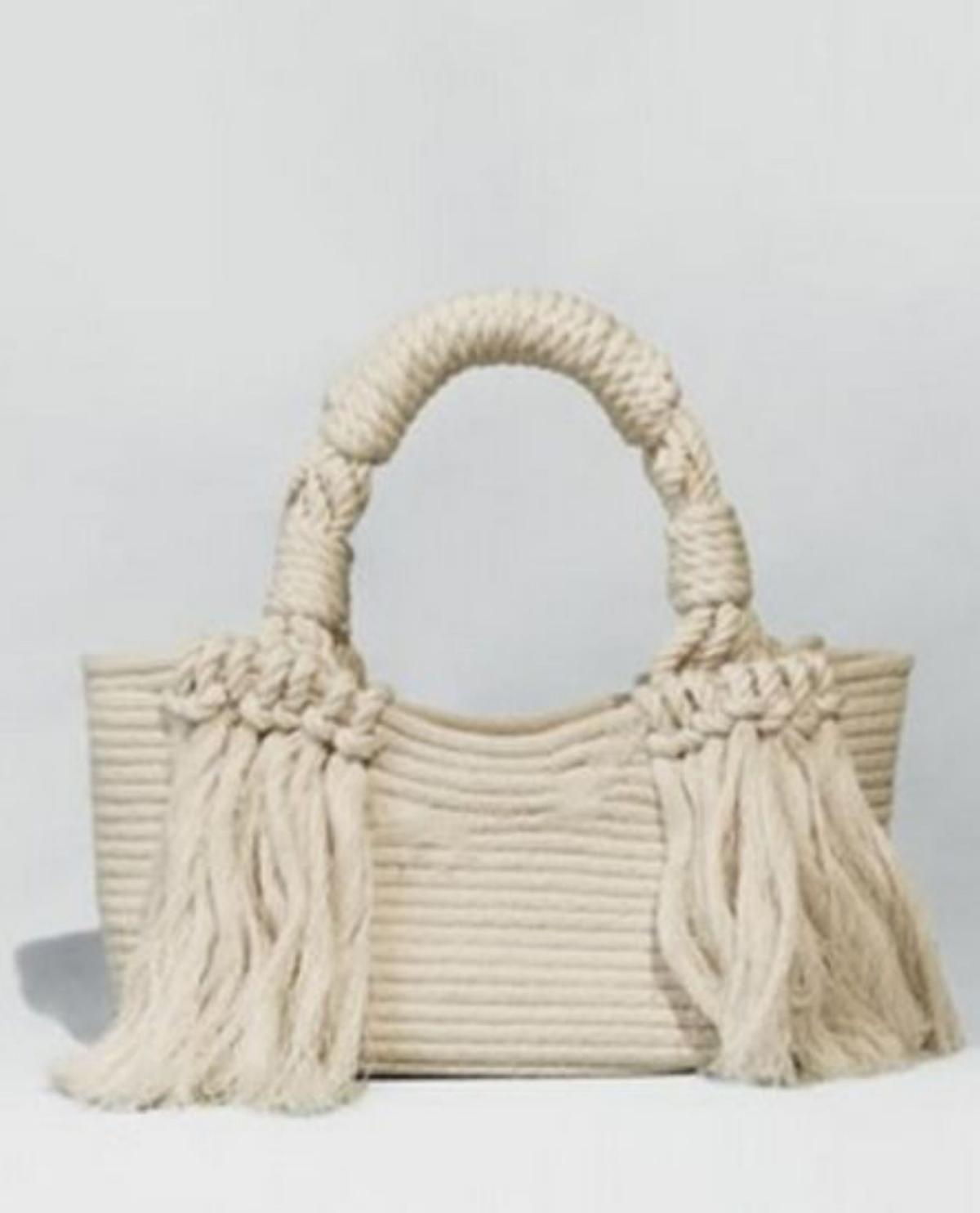 Bolso artesano de Zara. |