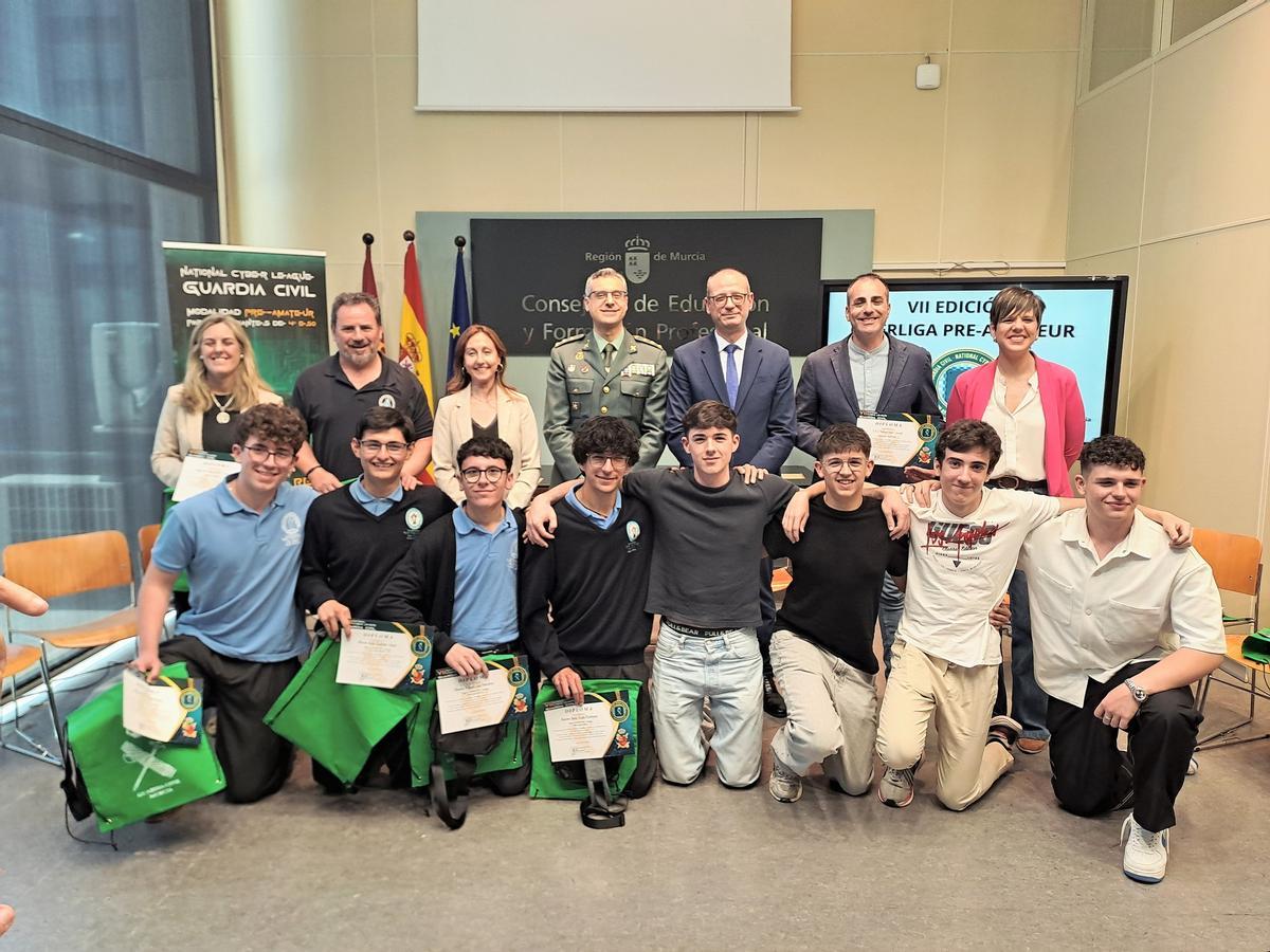 Equipos ganadores de la fase regional de la VII Ciberliga Pre-Amateur de la Guardia Civil.