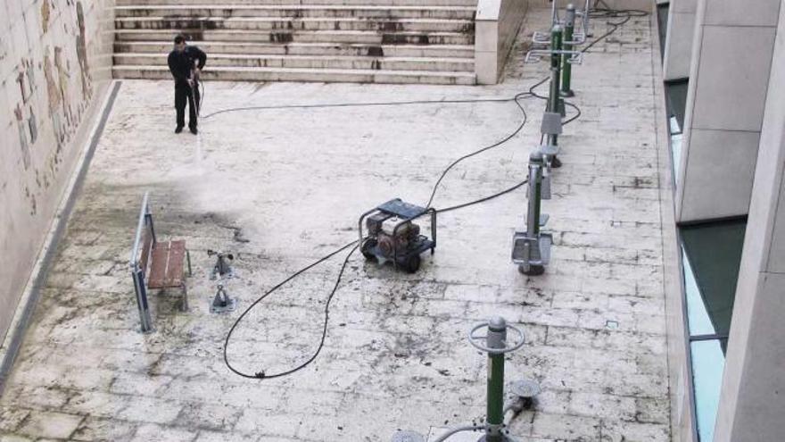 El parque de gerontogimnasia del polivalente, más limpio