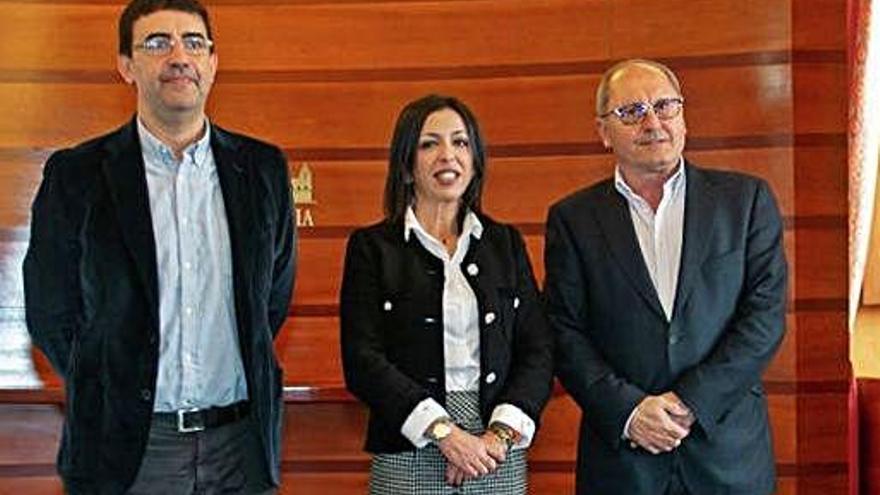 Els socialistes Jiménez i Cornejo amb Bosquet, presidenta del Parlament