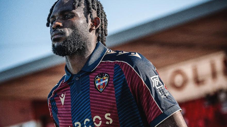 Koyalipou, en la rampa de salida del Levante UD