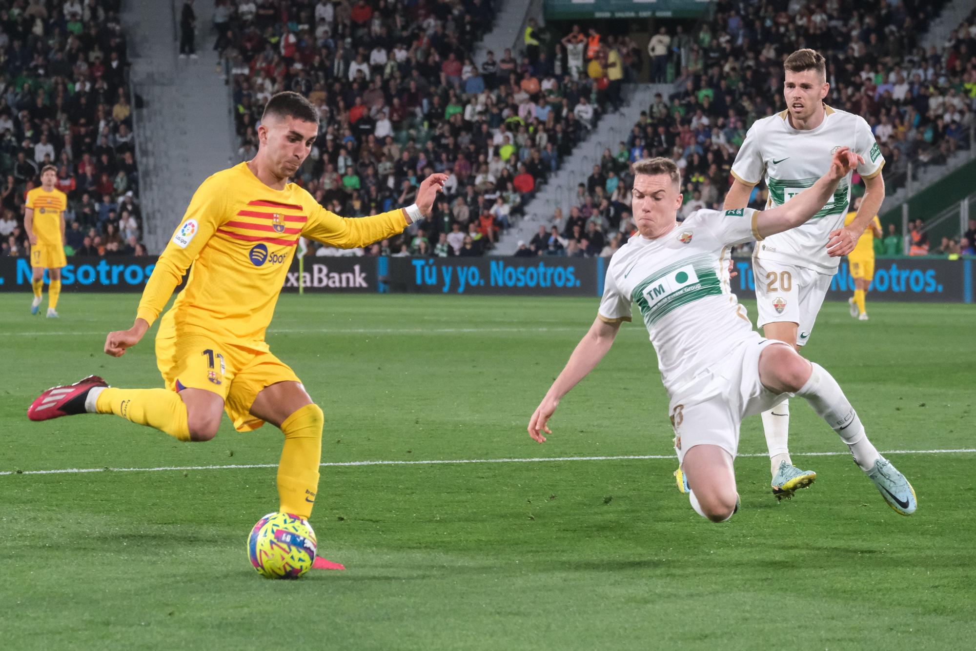 Así se ha vivido el Elche - Barça en el Martínez Valero