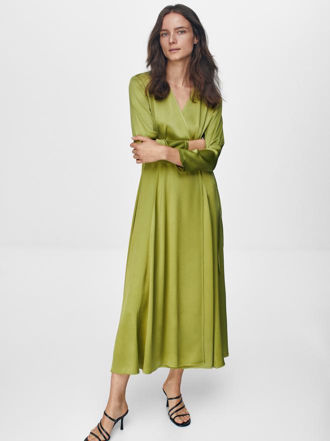 Vestido satinado cruzado de Massimo Dutti