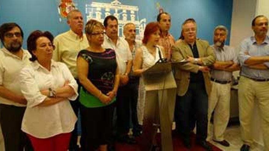 La alcaldesa de Cáceres cesa a Santiago Pavón e IU da por roto el pacto