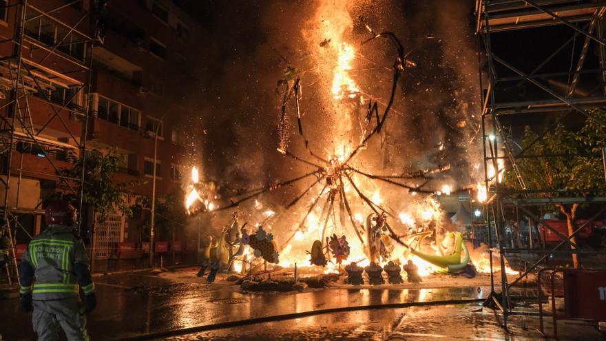 Hogueras, unión y solidaridad