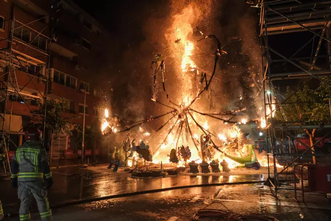 Hogueras, unión y solidaridad