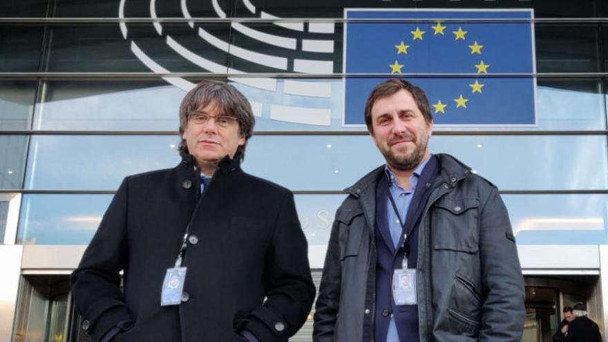 Puigdemont i Comín, a l&#039;entrada del Parlament europeu